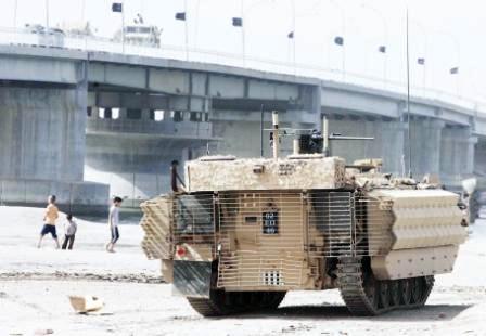 دبابة أمريكية في أحد شوارع مدينة الصدر